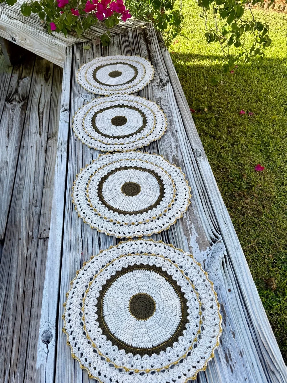 Handmade Crochet Round Placemats - White and Olive Gold Trim Holidays New 4 Pc